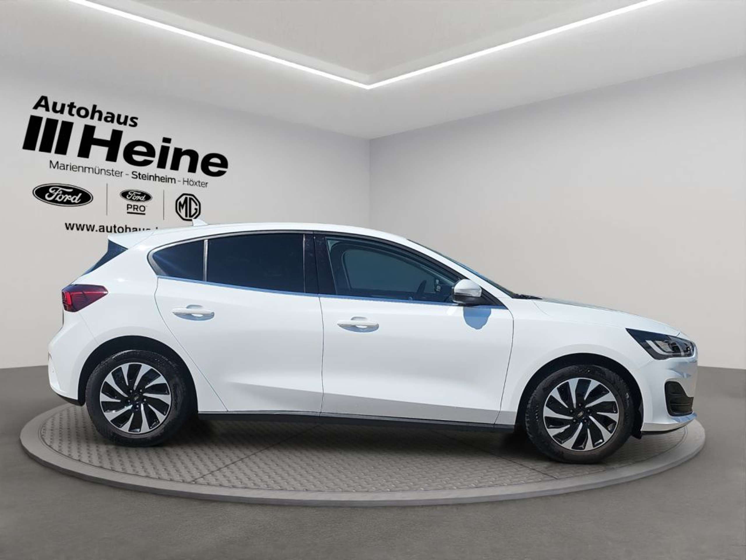 Fahrzeugabbildung Ford Focus TITANIUM 1.0 Ltr. 125 PS *LED*CARPLAY* - mit KI generiert/bearbeitet