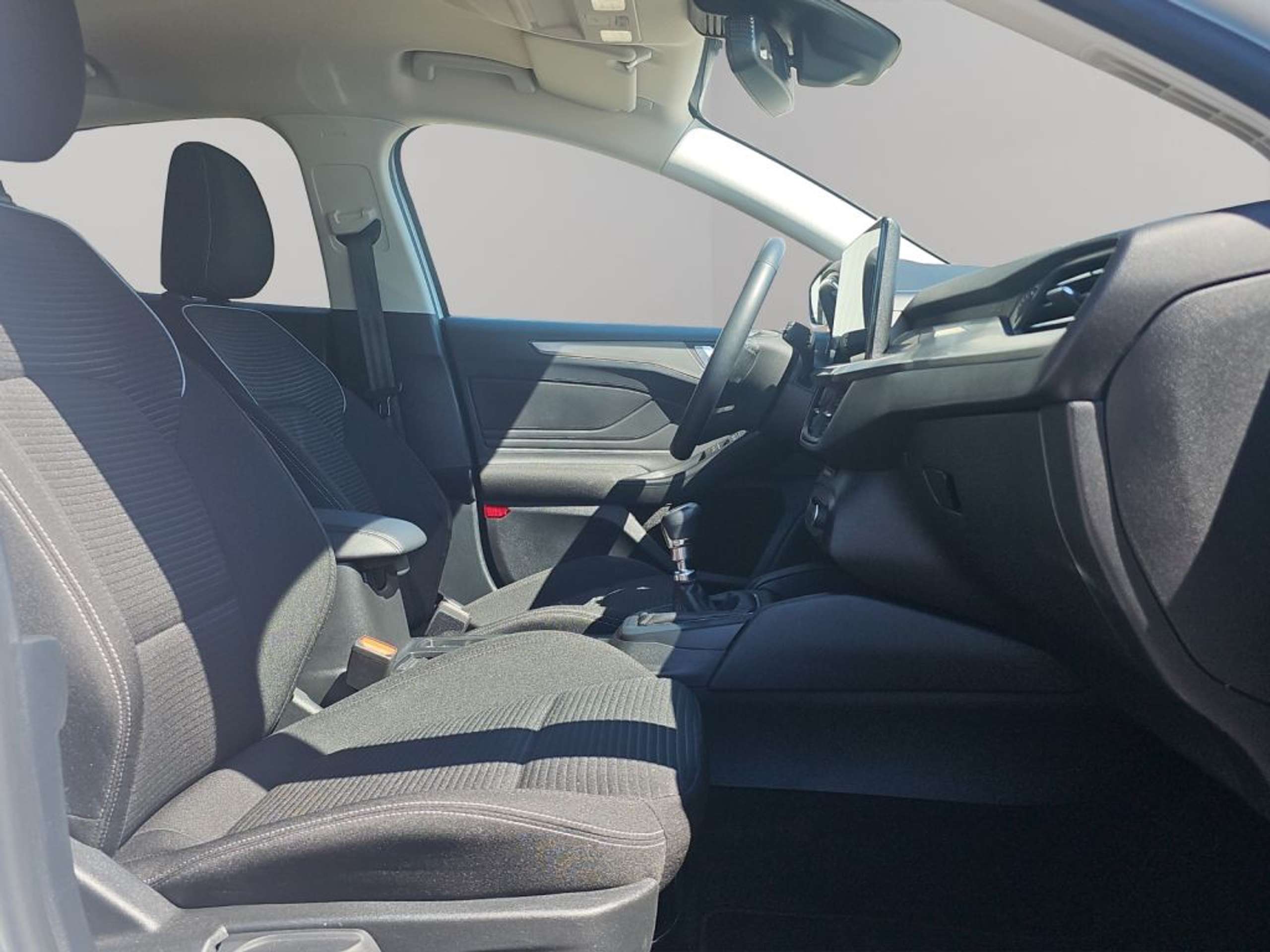 Fahrzeugabbildung Ford Focus TITANIUM 1.0 Ltr. 125 PS *LED*CARPLAY* - mit KI generiert/bearbeitet