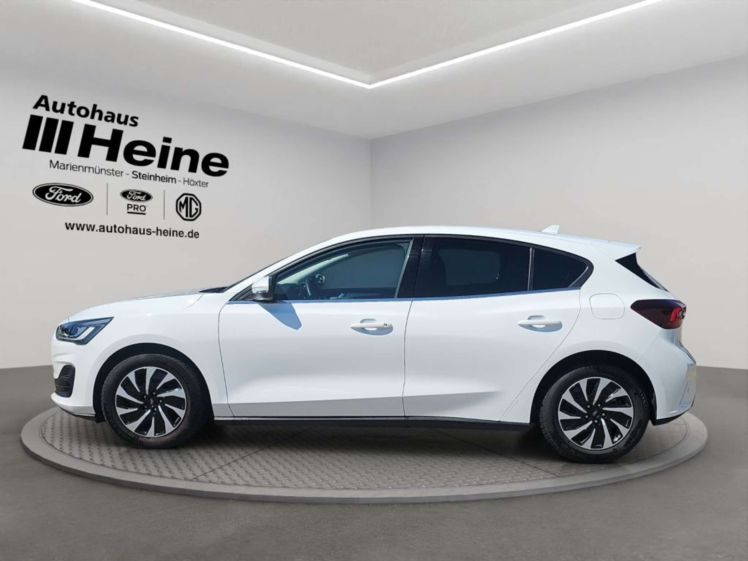 Fahrzeugabbildung Ford Focus TITANIUM 1.0 Ltr. 125 PS *LED*CARPLAY* - mit KI generiert/bearbeitet