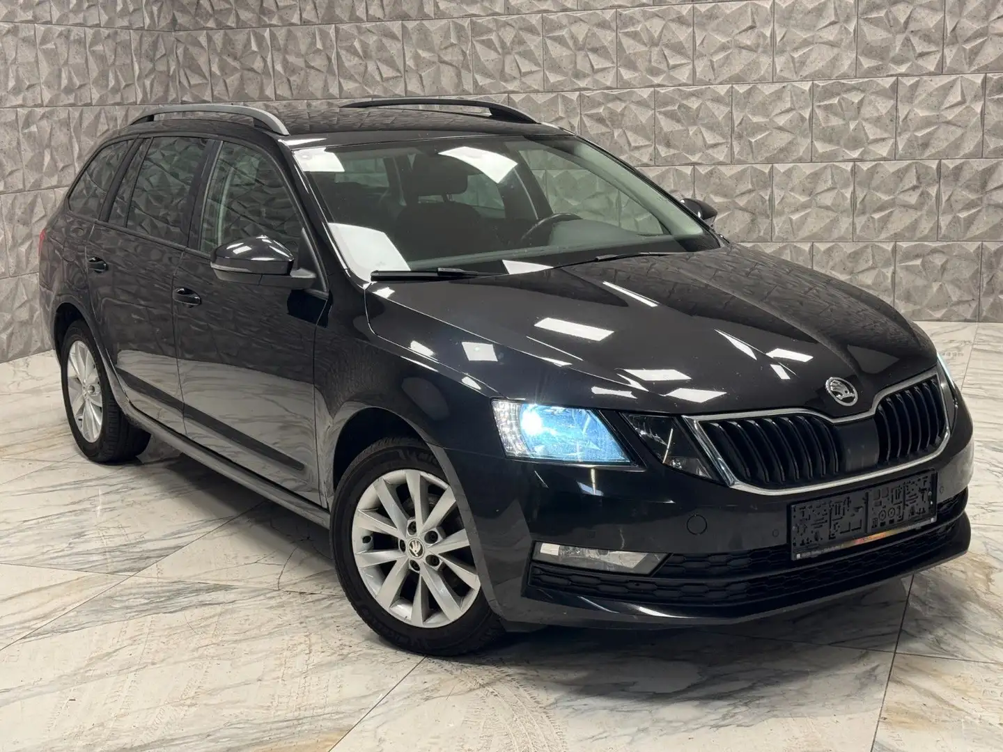 Skoda Octavia Combi Ambition **Voll Fahrbereit** Schwarz - 2