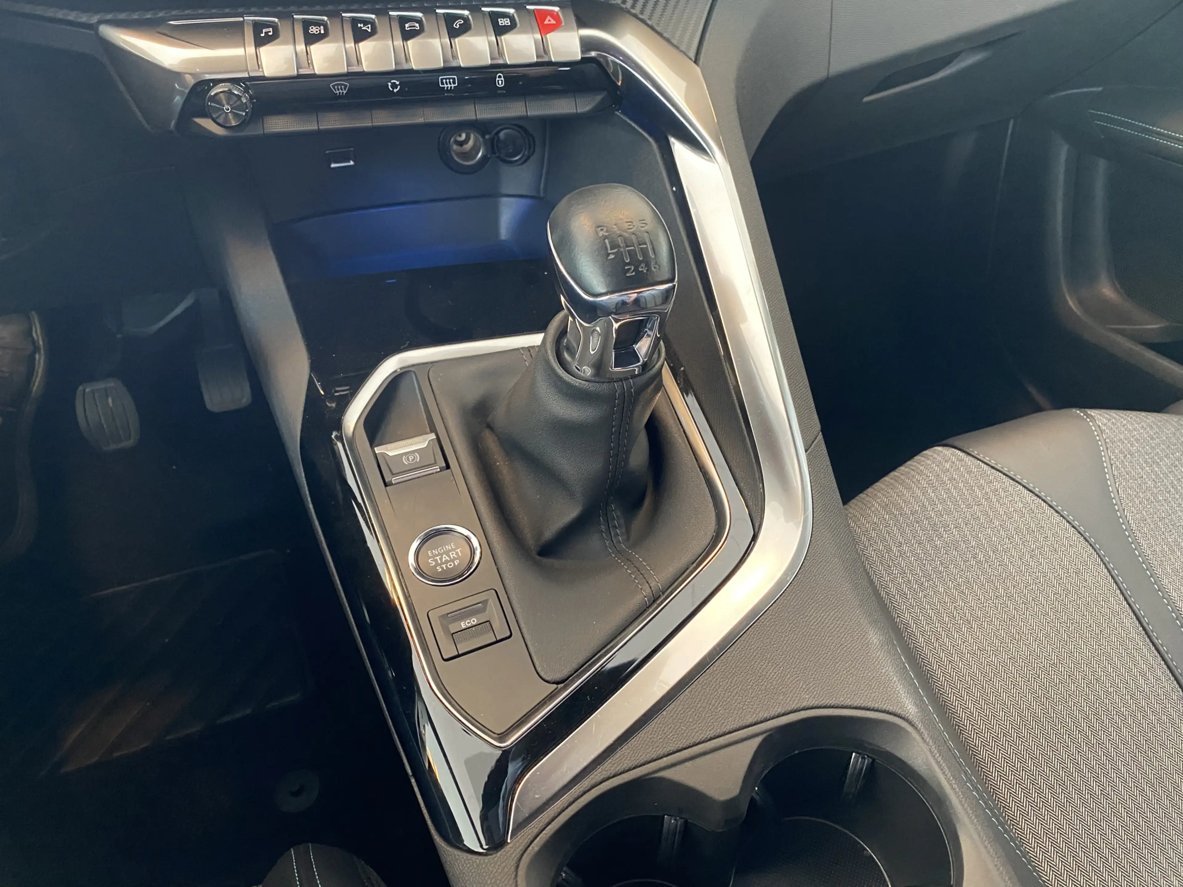 Peugeot 5008 1.2 PureTech Active Pack Business,7 Zitplaatsen,Na — photo 4