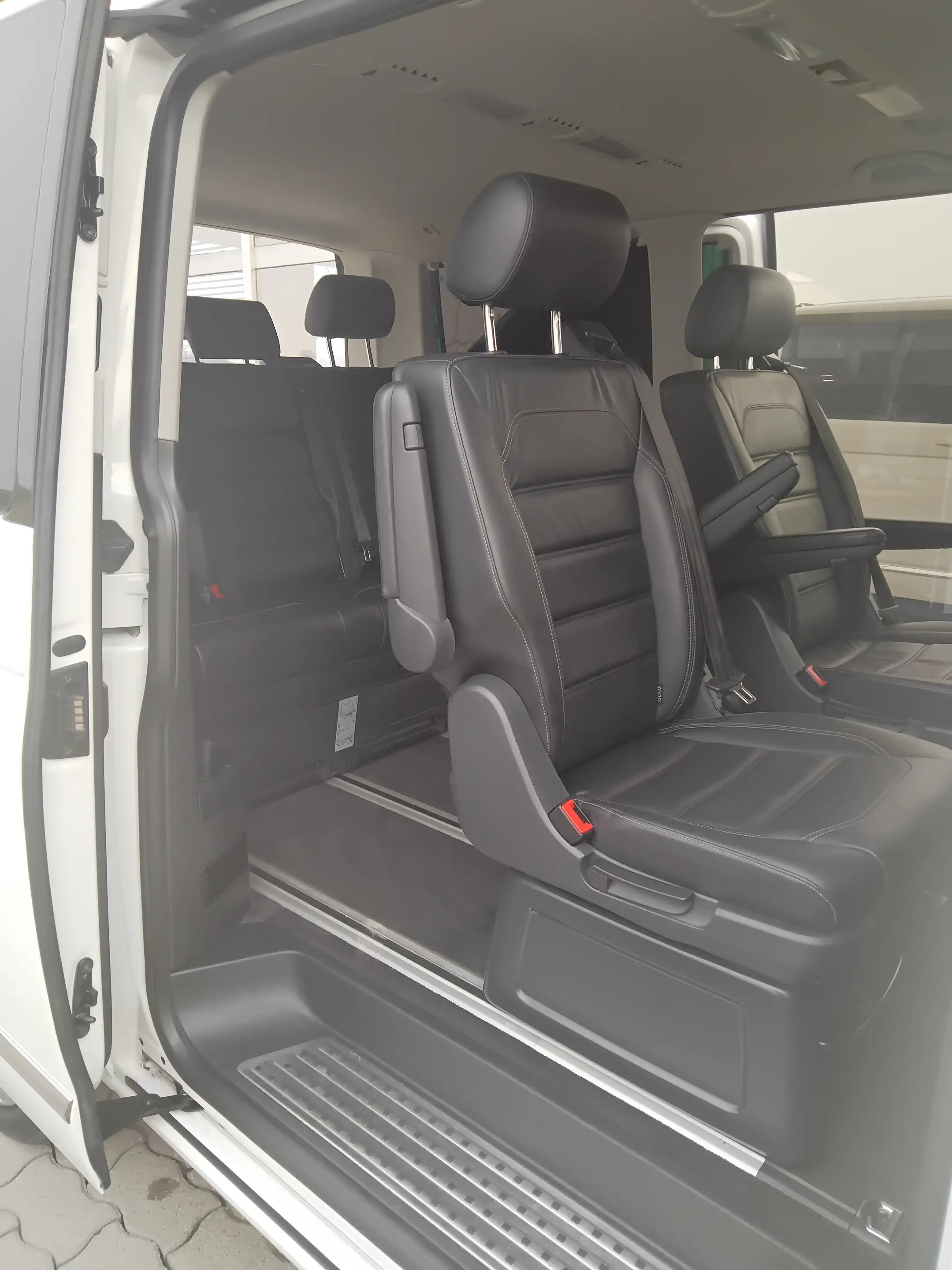 Volkswagen T6.1 Multivan Multivan Generation Six 4MOTION DSG — photo 22
