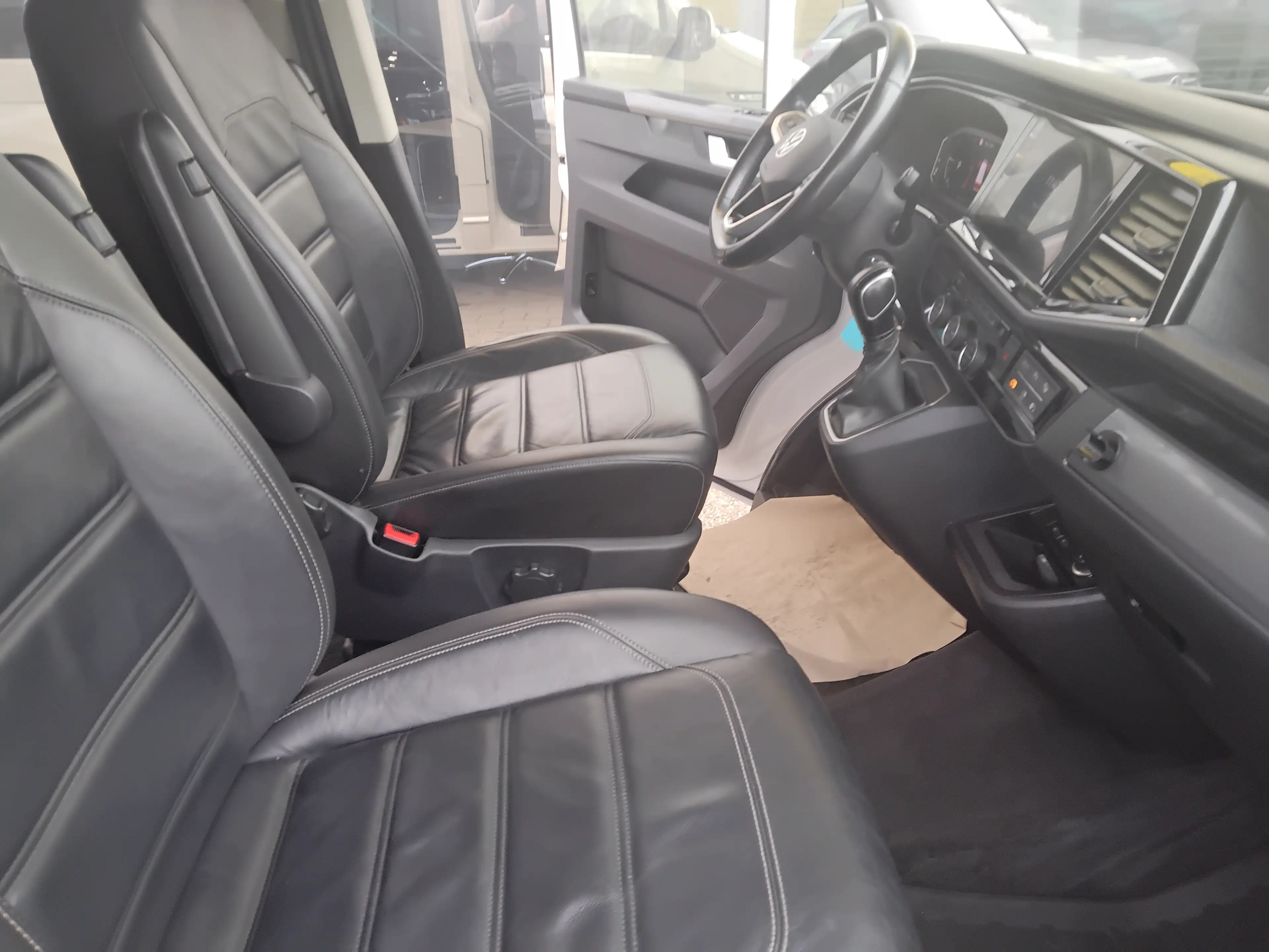 Volkswagen T6.1 Multivan Multivan Generation Six 4MOTION DSG — photo 26
