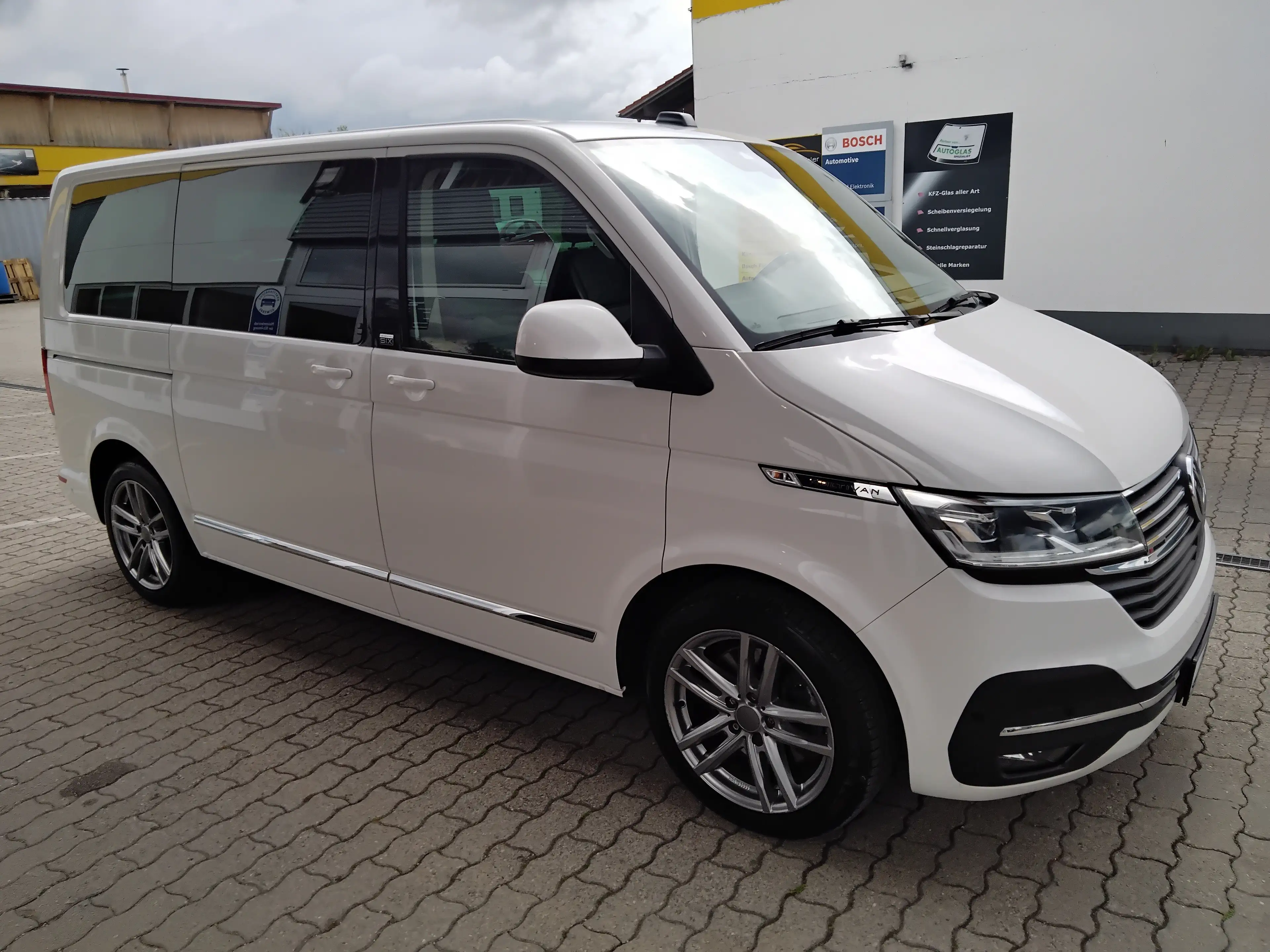 Volkswagen T6.1 Multivan Multivan Generation Six 4MOTION DSG — photo 5