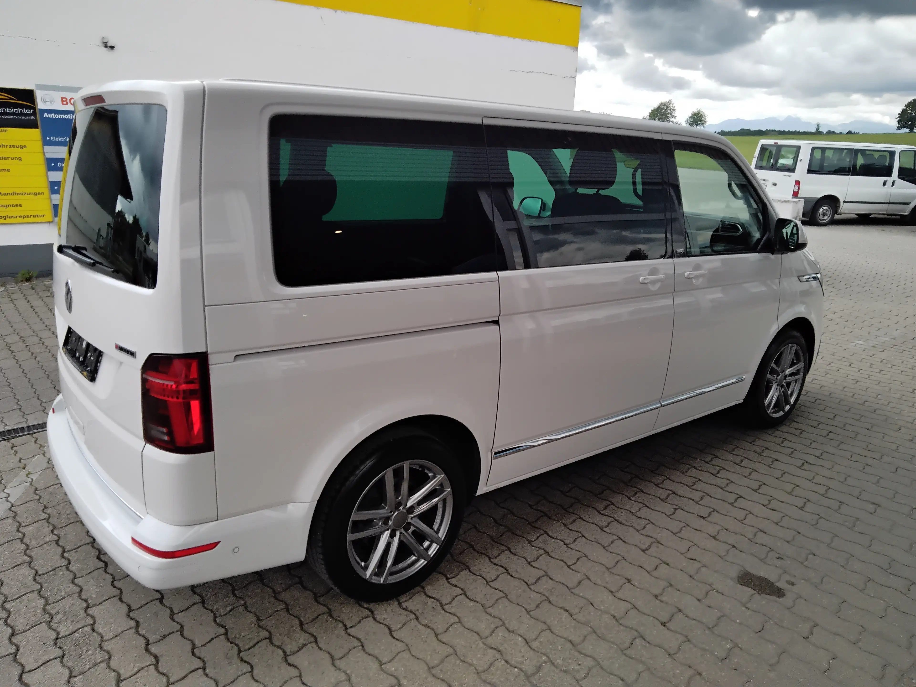 Volkswagen T6.1 Multivan Multivan Generation Six 4MOTION DSG — photo 4