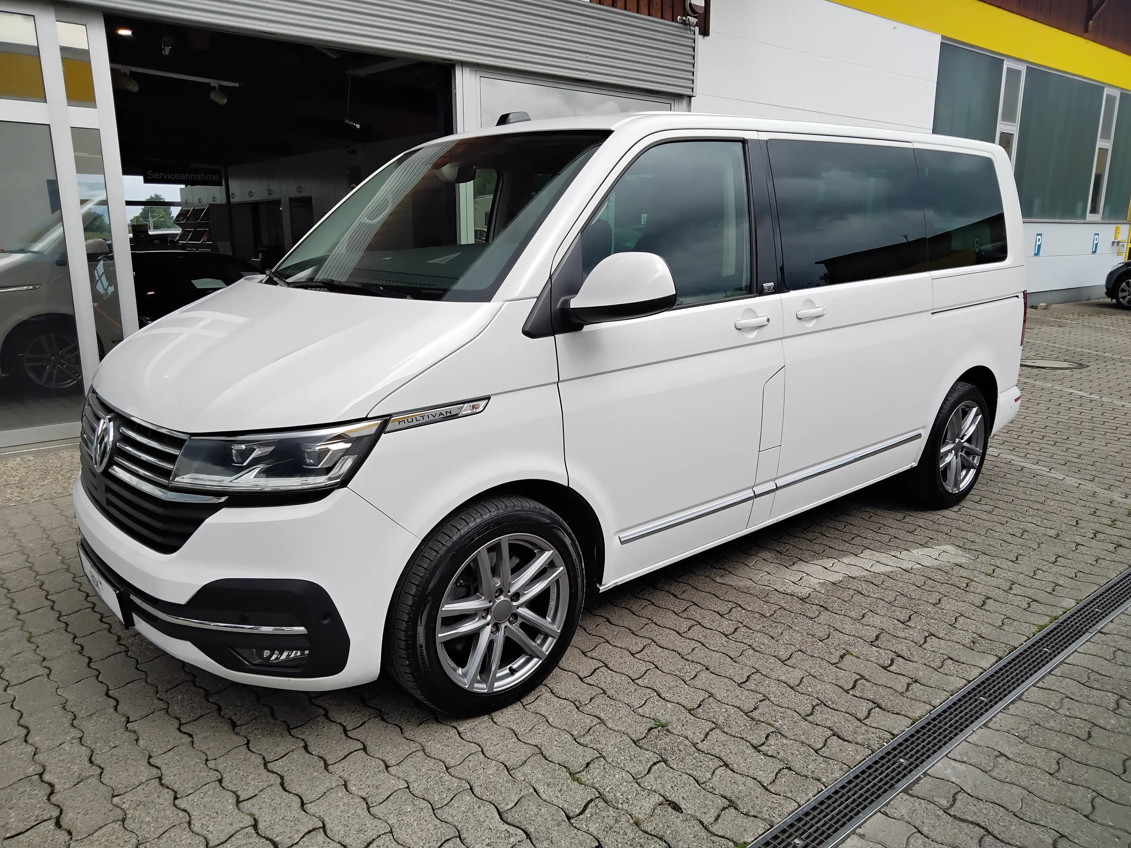 Volkswagen T6.1 Multivan Multivan Generation Six 4MOTION DSG — photo 15