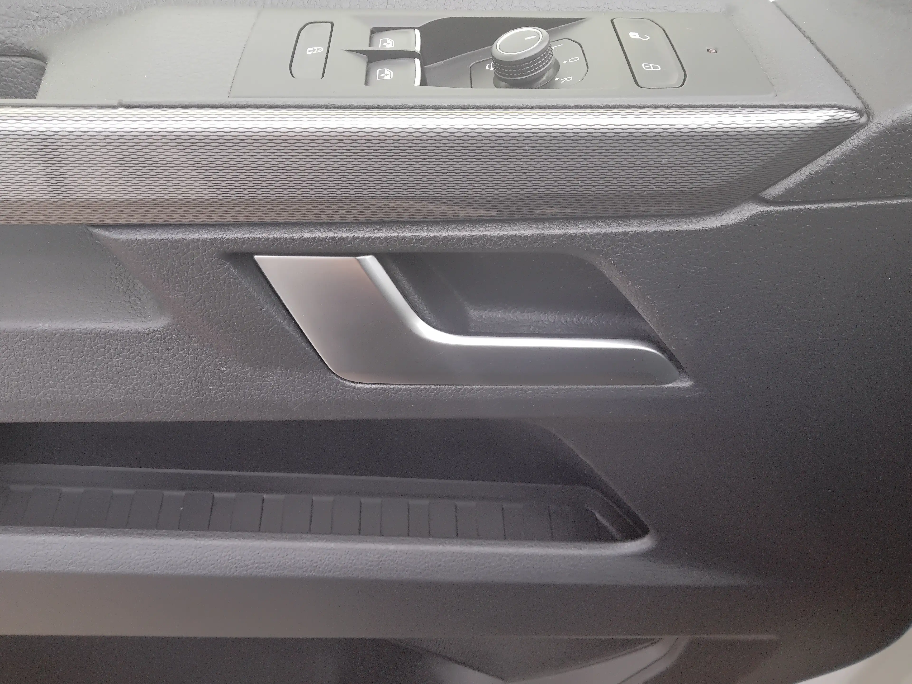 Volkswagen T6.1 Multivan Multivan Generation Six 4MOTION DSG — photo 10