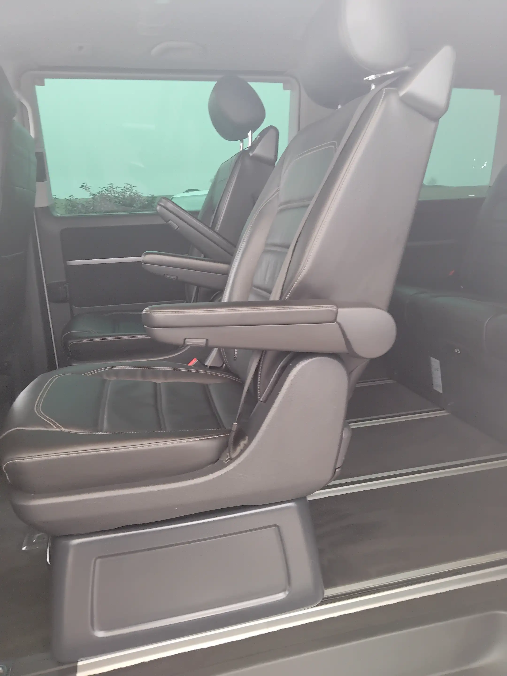 Volkswagen T6.1 Multivan Multivan Generation Six 4MOTION DSG — photo 13