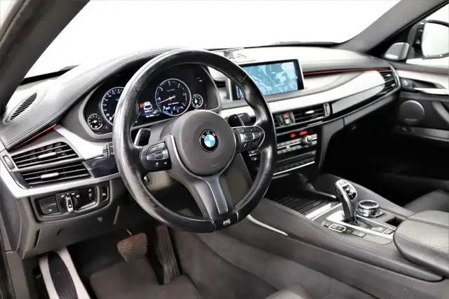 BMW X6 M view 11