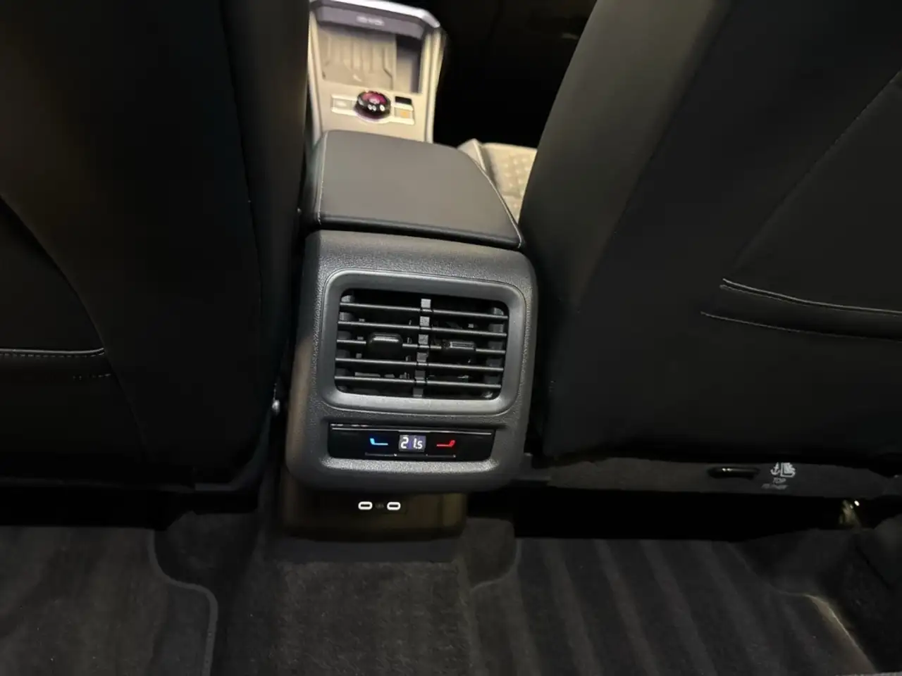 Volkswagen T-Roc 1.5 eTSI R-Line+PDC+Sitzhzg+Lenkradhzg. 17