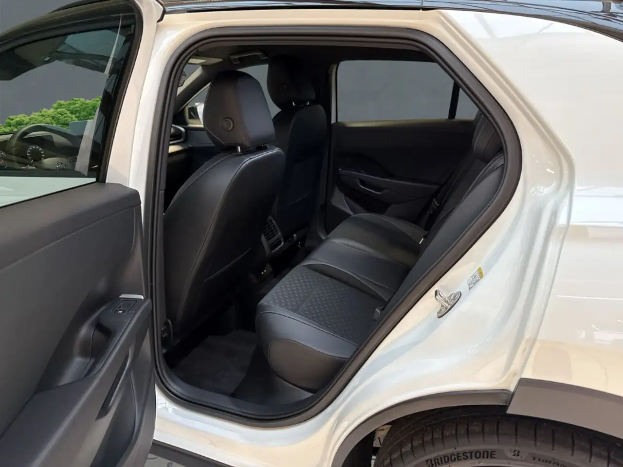 Volkswagen T-Roc 1.5 eTSI R-Line+PDC+Sitzhzg+Lenkradhzg. 6