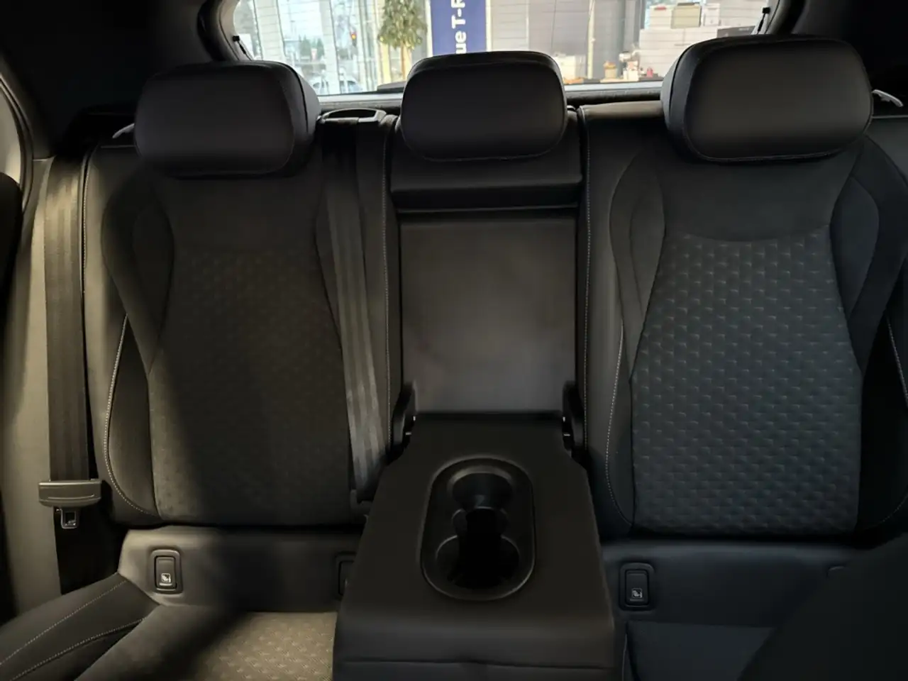 Volkswagen T-Roc 1.5 eTSI R-Line+PDC+Sitzhzg+Lenkradhzg. 18