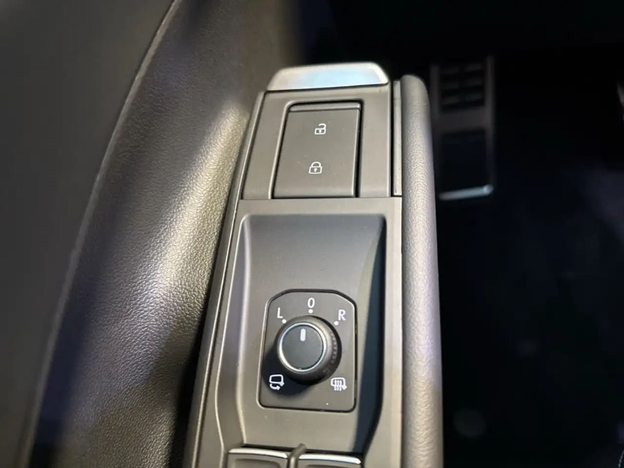 Volkswagen T-Roc 1.5 eTSI R-Line+PDC+Sitzhzg+Lenkradhzg. 23