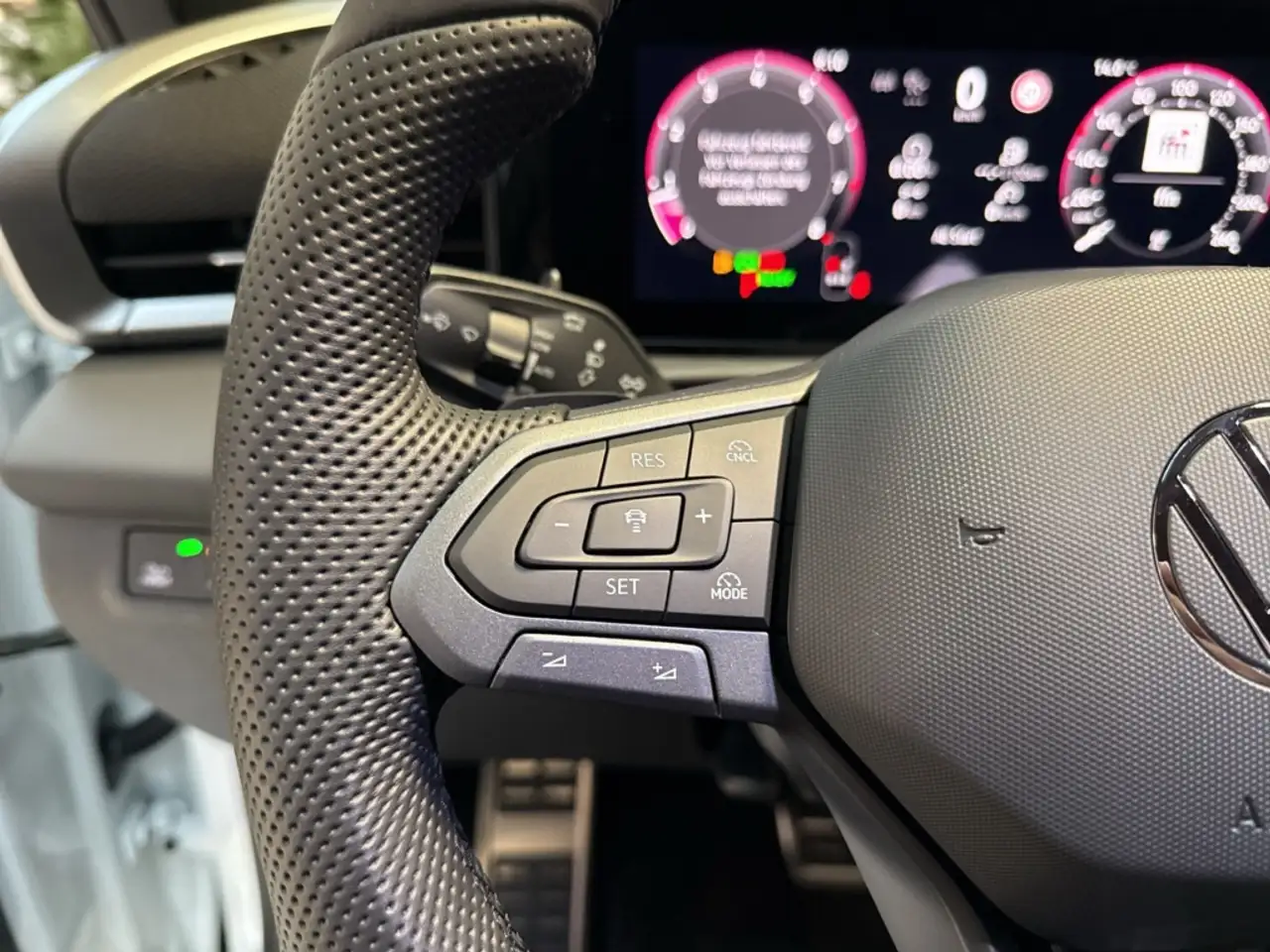 Volkswagen T-Roc 1.5 eTSI R-Line+PDC+Sitzhzg+Lenkradhzg. 13