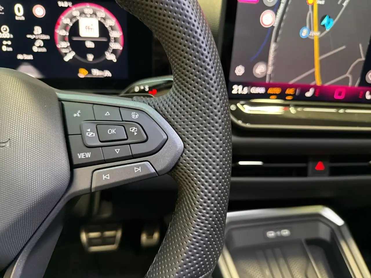 Volkswagen T-Roc 1.5 eTSI R-Line+PDC+Sitzhzg+Lenkradhzg. 12