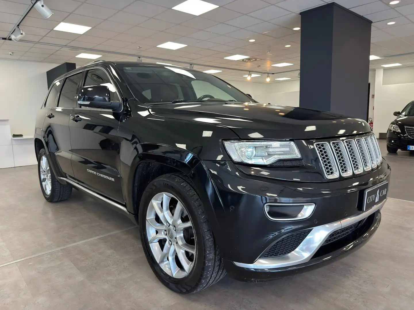 Jeep Grand Cherokee Grand Cherokee  3.0 crd V6 Summit 250cv auto E6 Zwart - 1