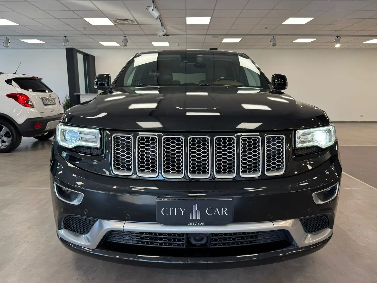 Jeep Grand Cherokee Grand Cherokee  3.0 crd V6 Summit 250cv auto E6 Zwart - 2