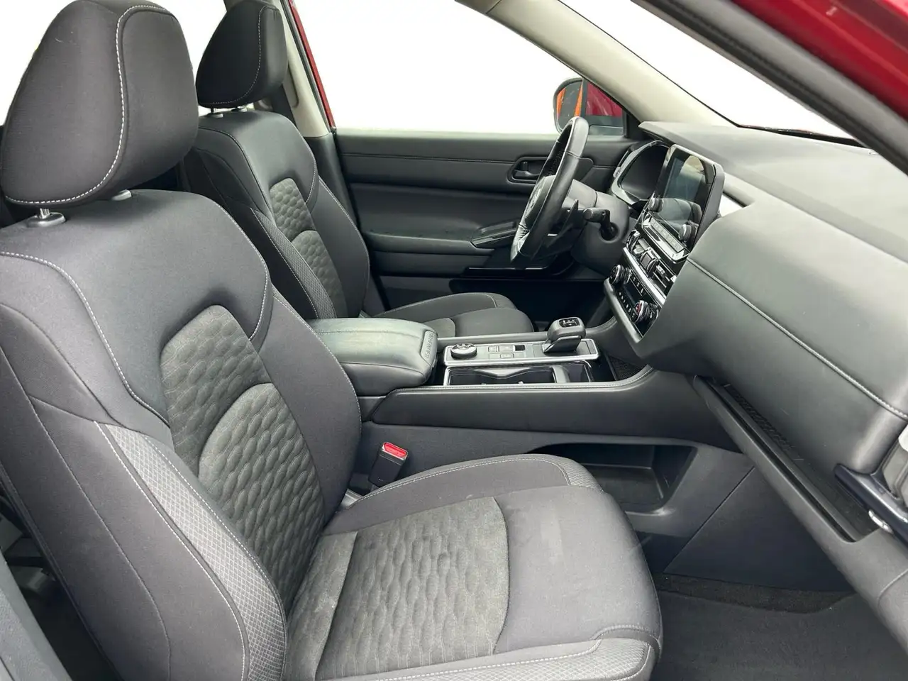 Nissan Pathfinder снимка Nissan Pathfinder