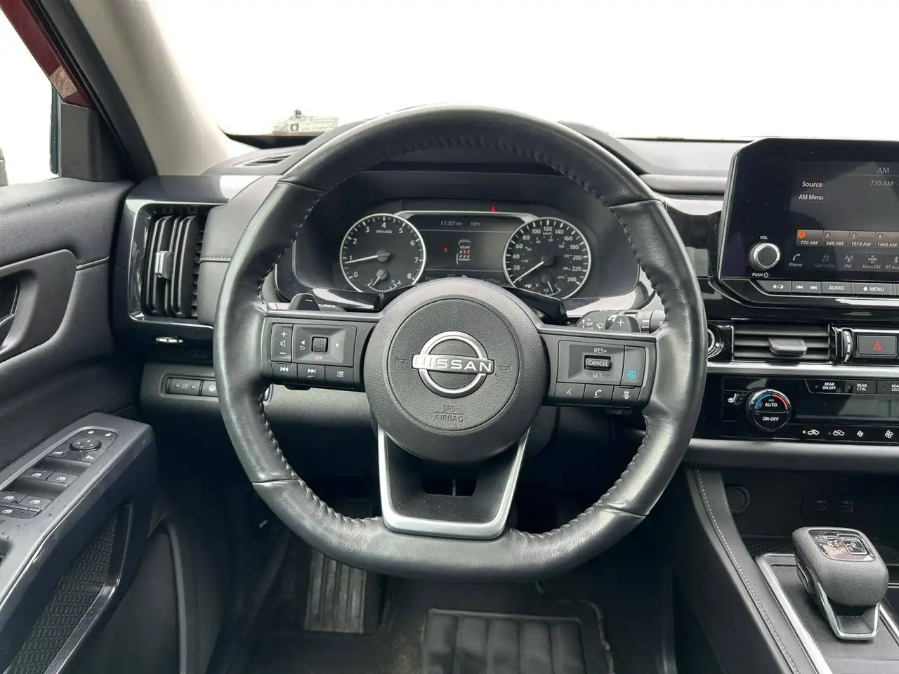Nissan Pathfinder снимка Nissan Pathfinder