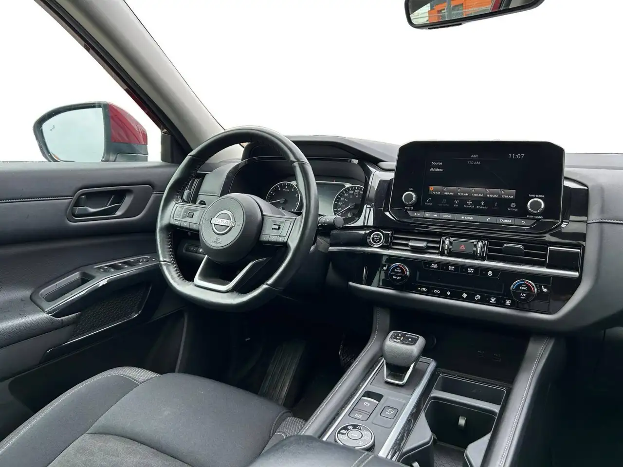 Nissan Pathfinder снимка Nissan Pathfinder