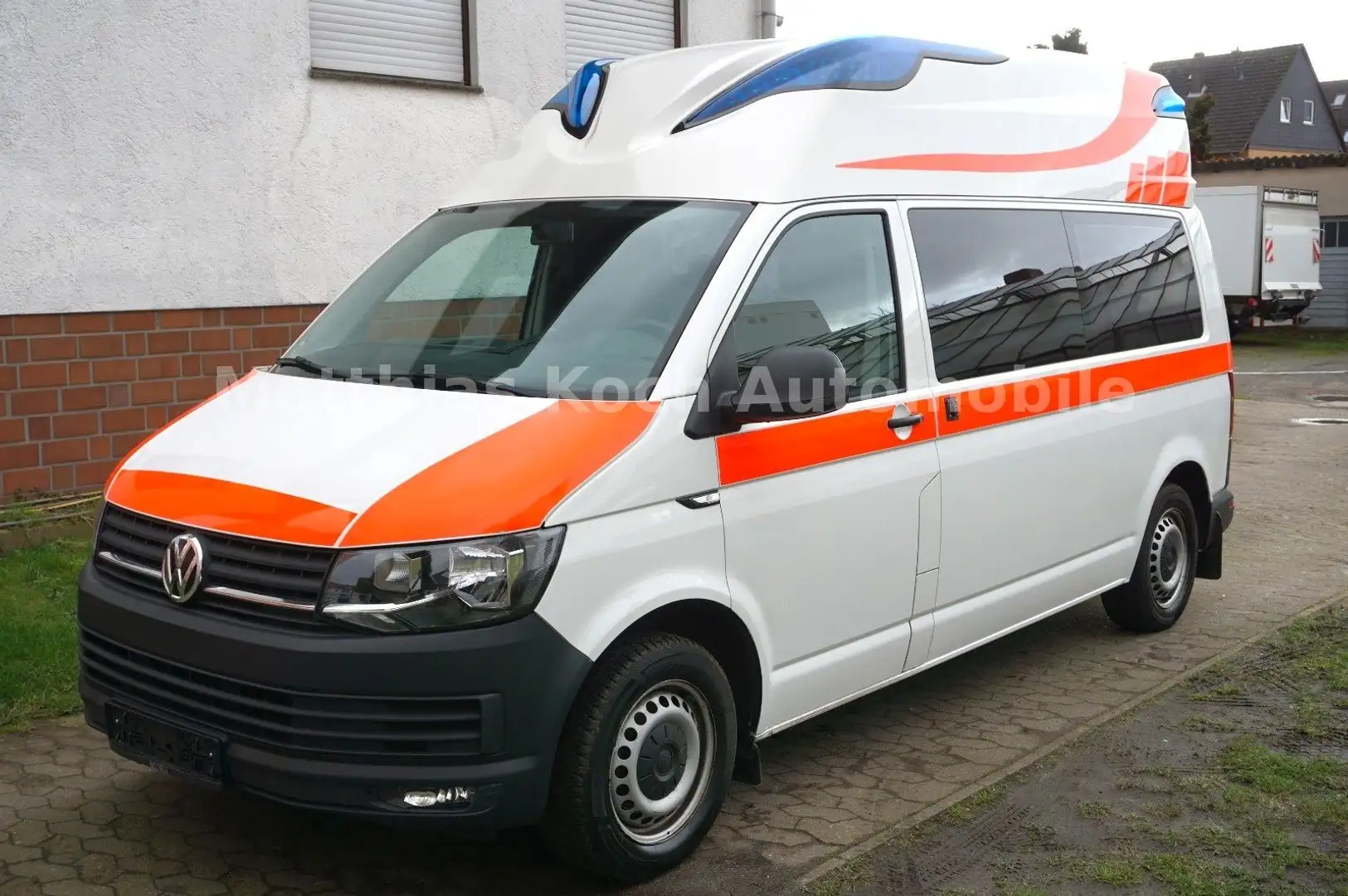 Volkswagen T6 Autom. Ambulance KTW Krankenwagen TÜV neu TOP Weiß - 1