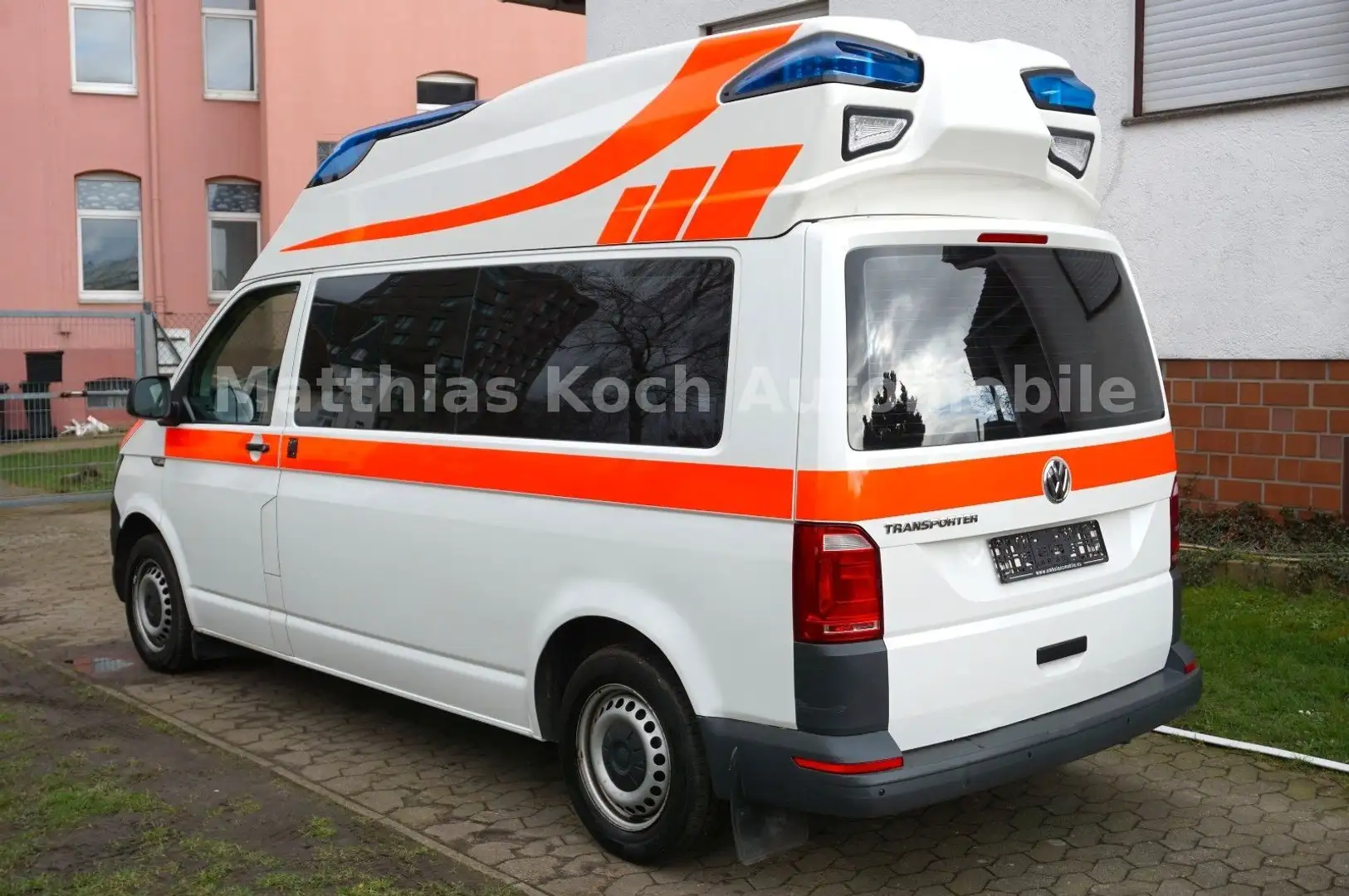 Volkswagen T6 Autom. Ambulance KTW Krankenwagen TÜV neu TOP Weiß - 2
