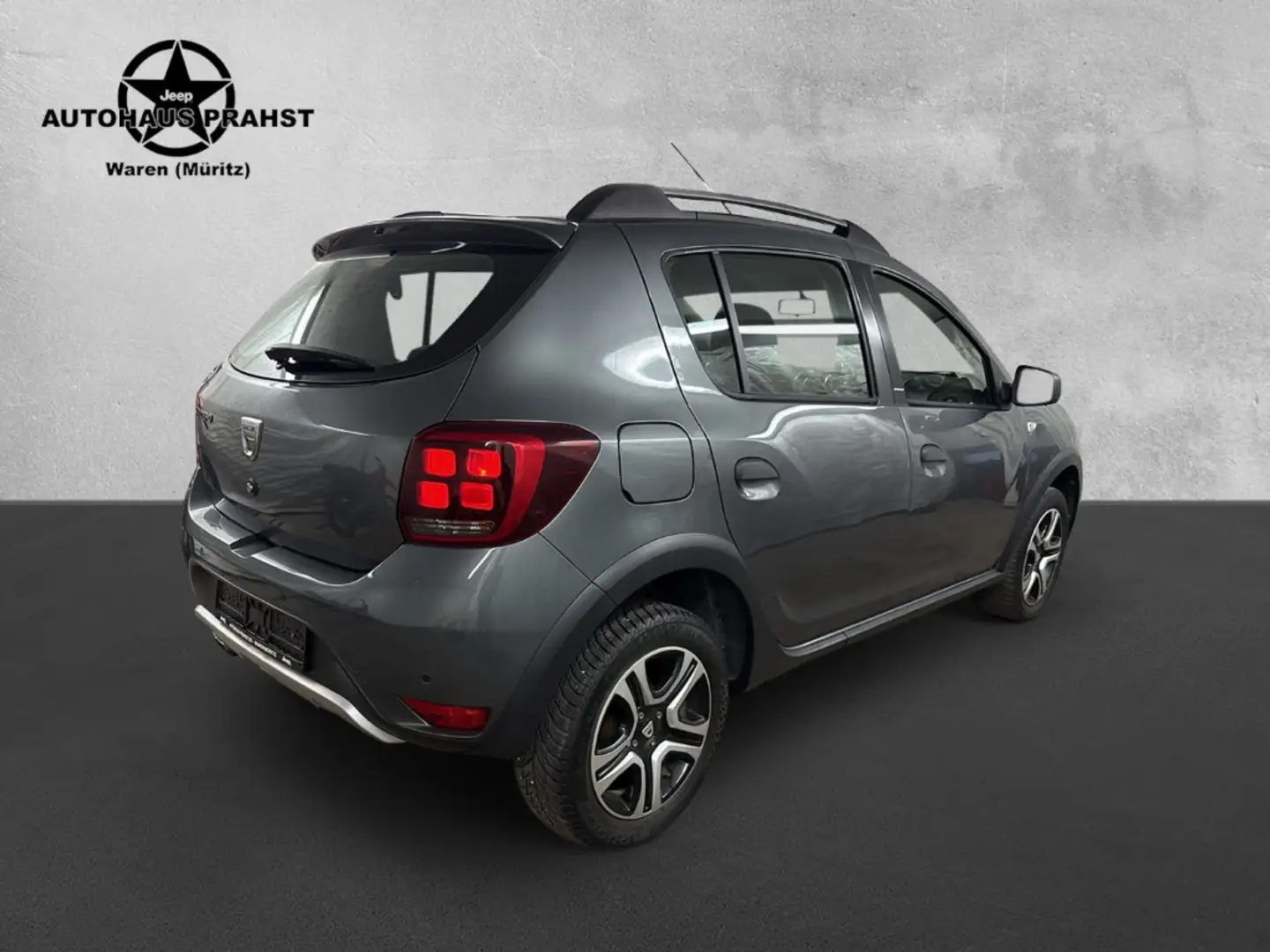 Dacia Sandero Stepway Celebration I.Hand Navi Kamera Šedá - 2