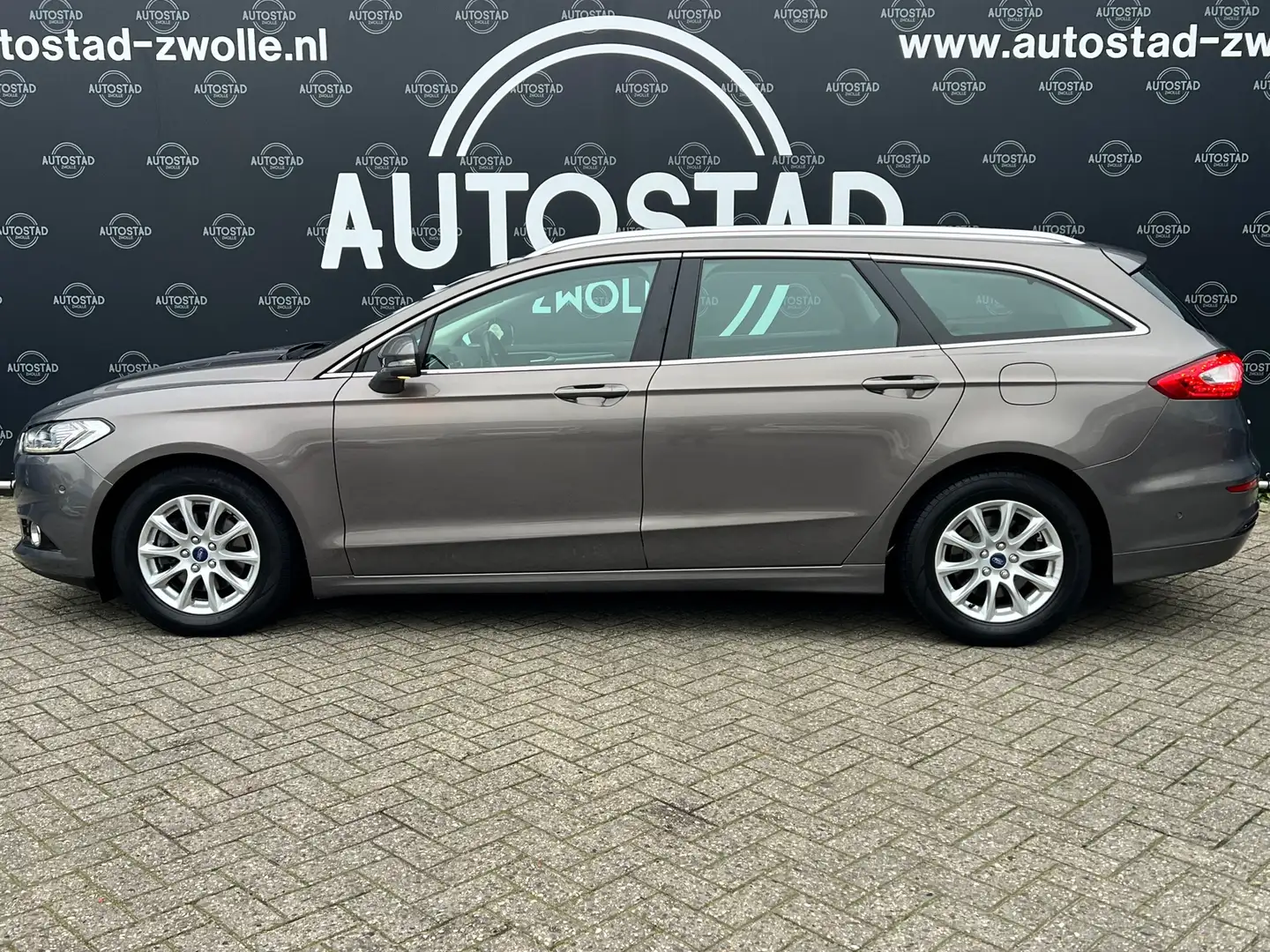 Ford Mondeo Wagon 1.5 Titanium NL-Auto/ Xenon & Led/2e Eigenaa Brun - 2