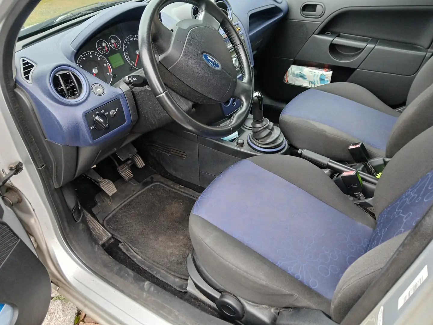 Ford Fiesta Fiesta 1.3 Silber - 2