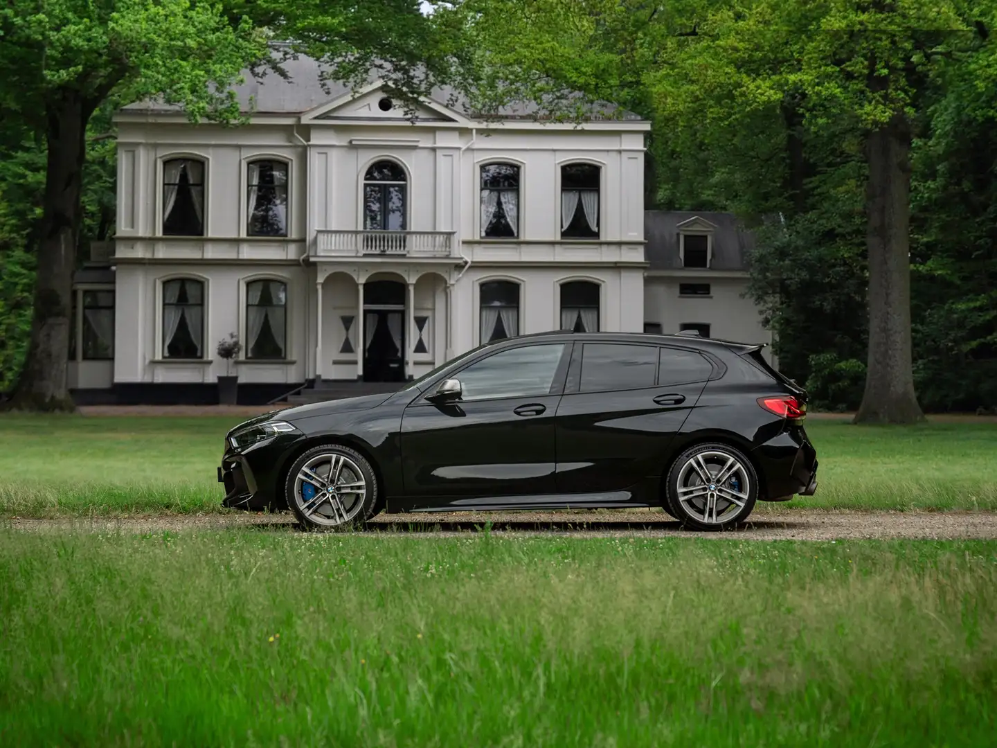 BMW 135 1-serie M135i xDrive High Executive | Pano-dak | H Zwart - 1