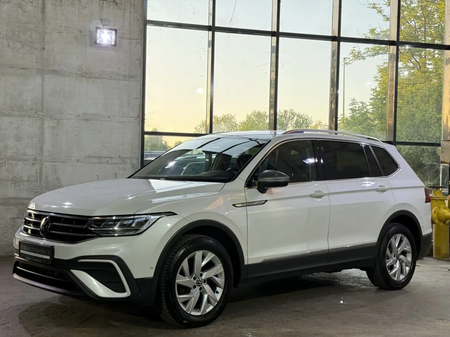 Volkswagen Tiguan Allspace Life 7-Sitze LED Head-Up ACC Weiß - 2