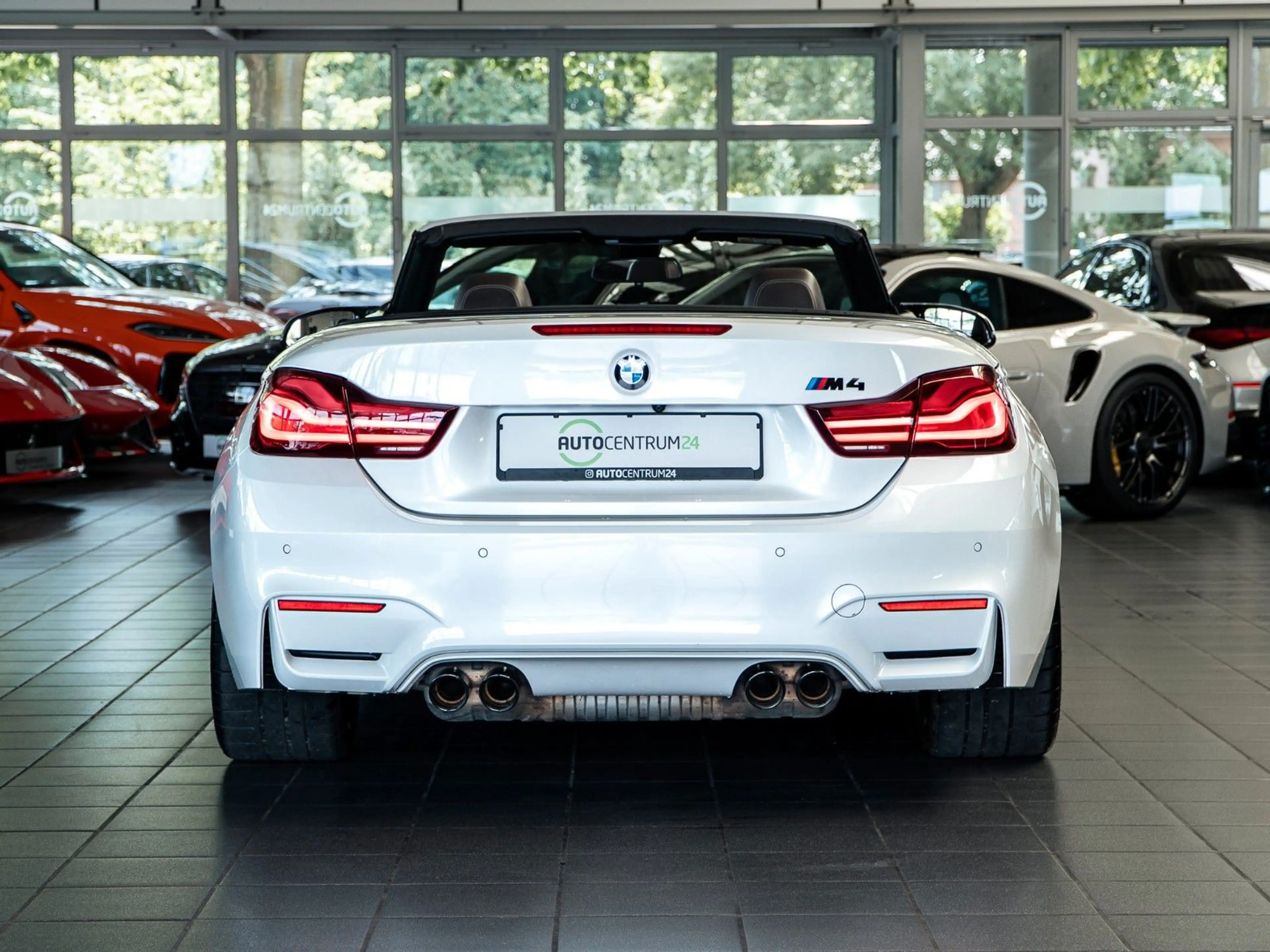 BMW M4 Cabrio LCI 2 Competition Voll Deutsch — photo 11