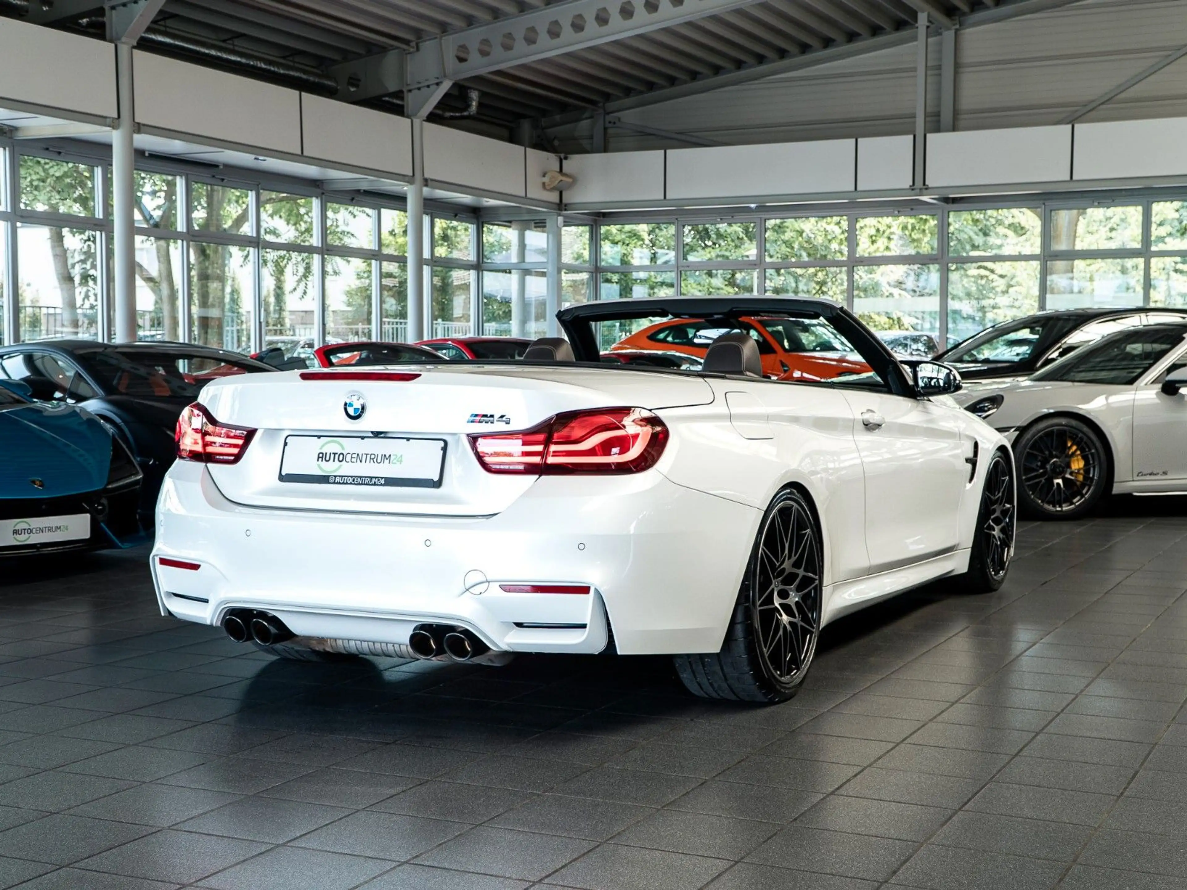 BMW M4 Cabrio LCI 2 Competition Voll Deutsch — photo 12