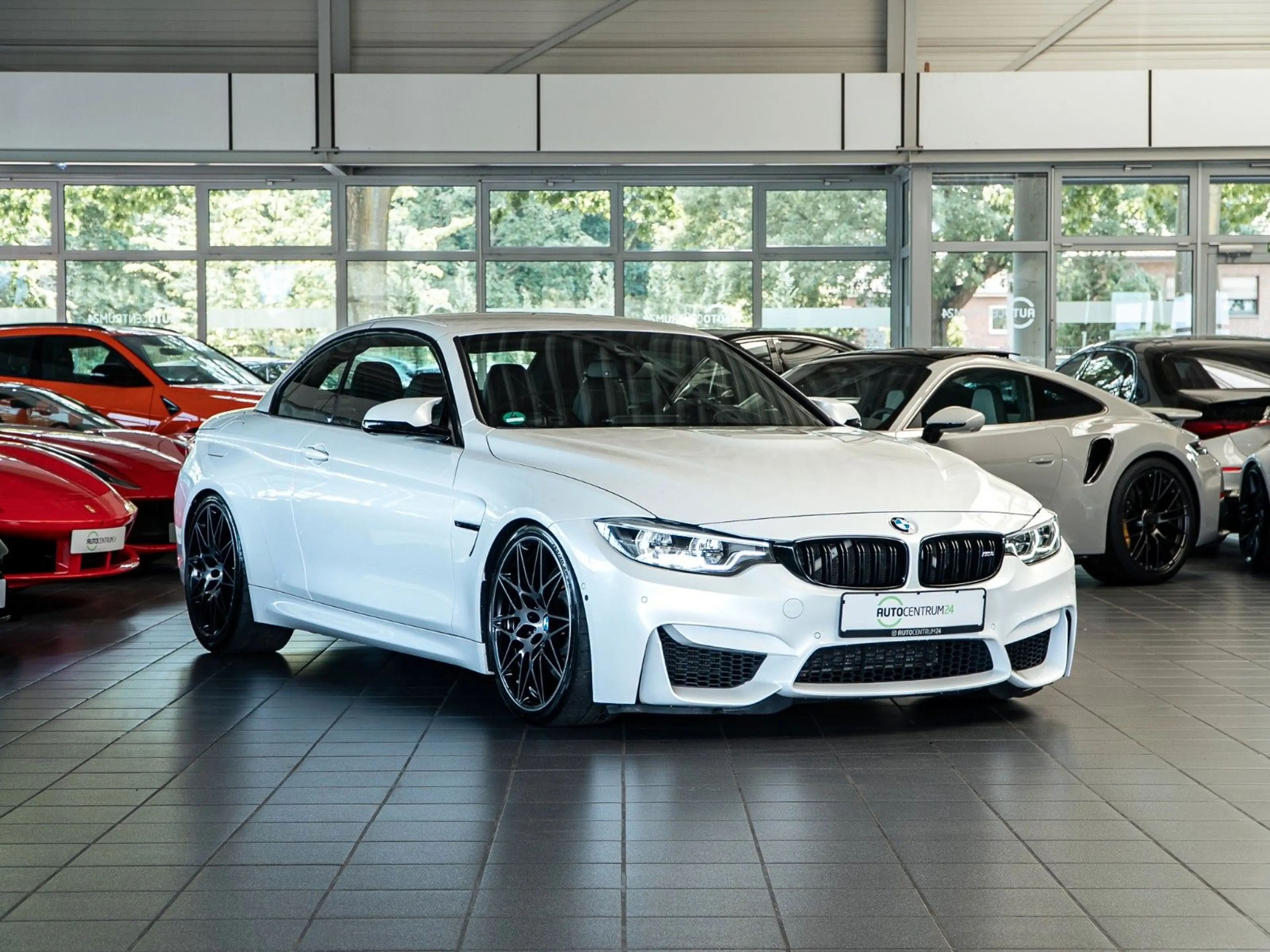 BMW M4 Cabrio LCI 2 Competition Voll Deutsch — photo 2