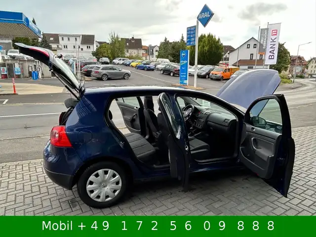Volkswagen Golf view 3