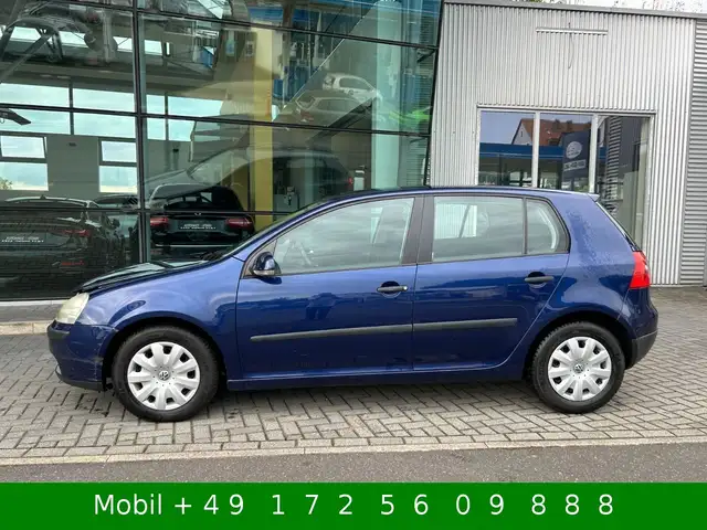 Volkswagen Golf view 2