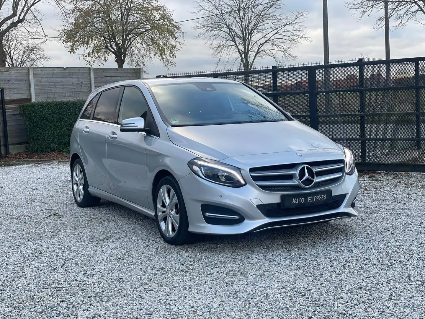 Mercedes-Benz B 200 1.6 Benzine/Automaat/Navi/Camera/Garantie/*** Zwart - 1