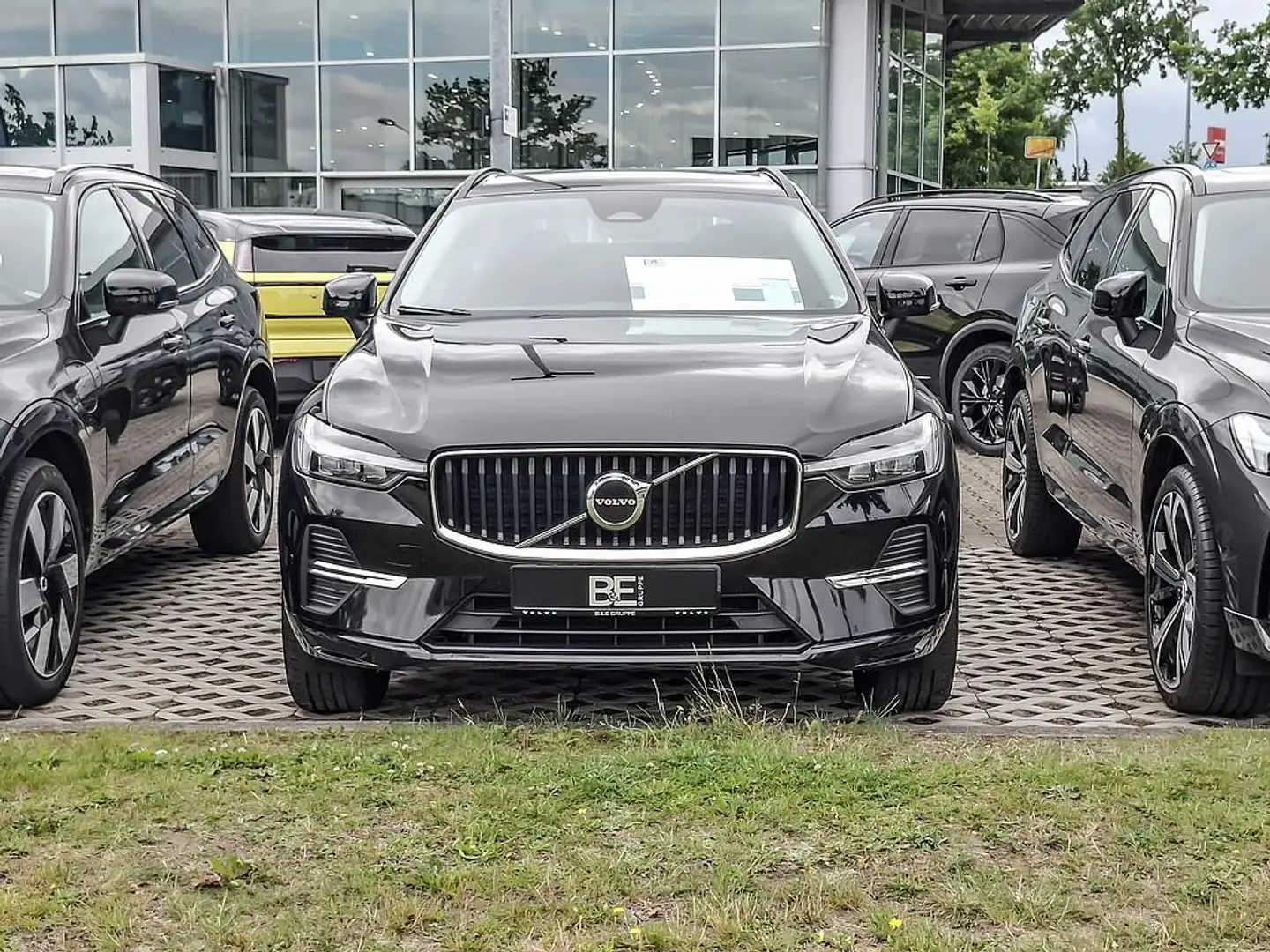 Volvo XC60 B4 Momentum Pro SHZ FACEL. STANDHZ LED Schwarz - 2