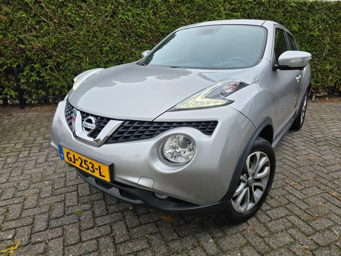 Nissan Juke 1.2 DIG-T S/S Connect Edition 360 Gris - 1