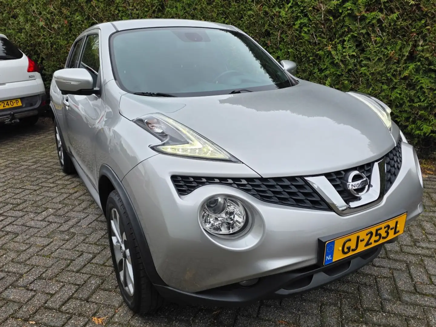 Nissan Juke 1.2 DIG-T S/S Connect Edition 360 Gris - 2