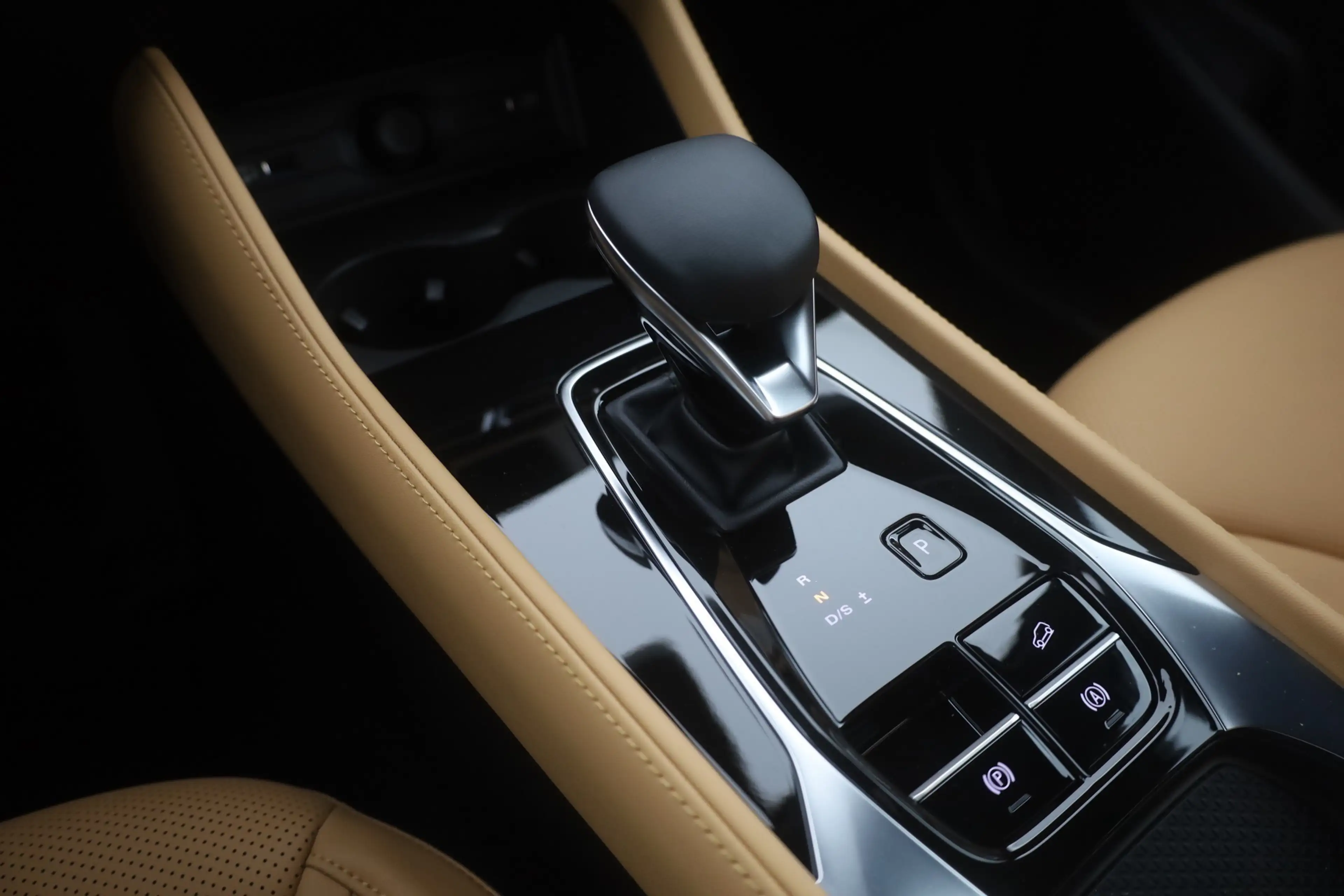MG HS 1.5 T-GDI Luxury Aut. LED ACC Navi 360° — photo 13