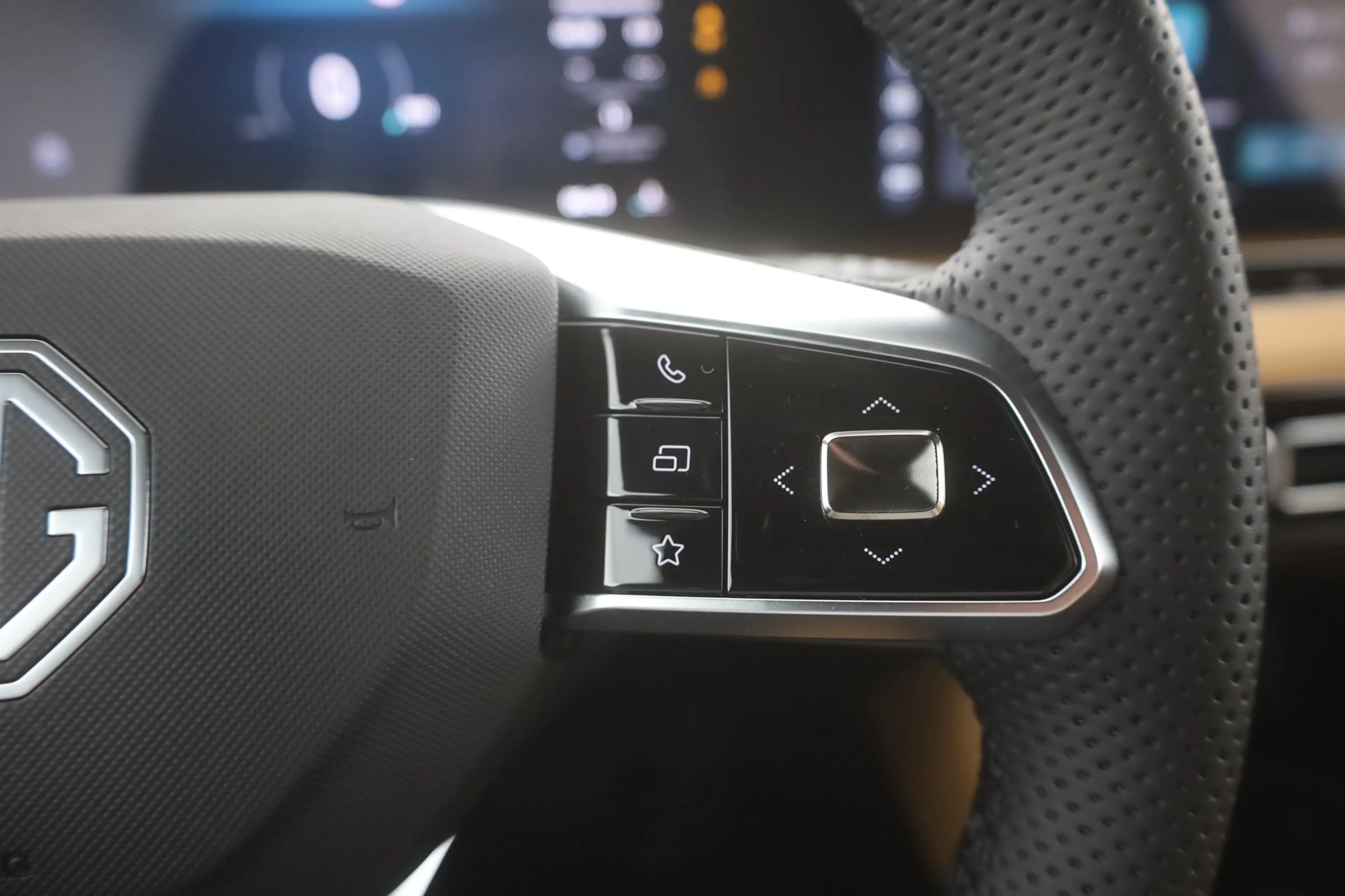 MG HS 1.5 T-GDI Luxury Aut. LED ACC Navi 360° — photo 15