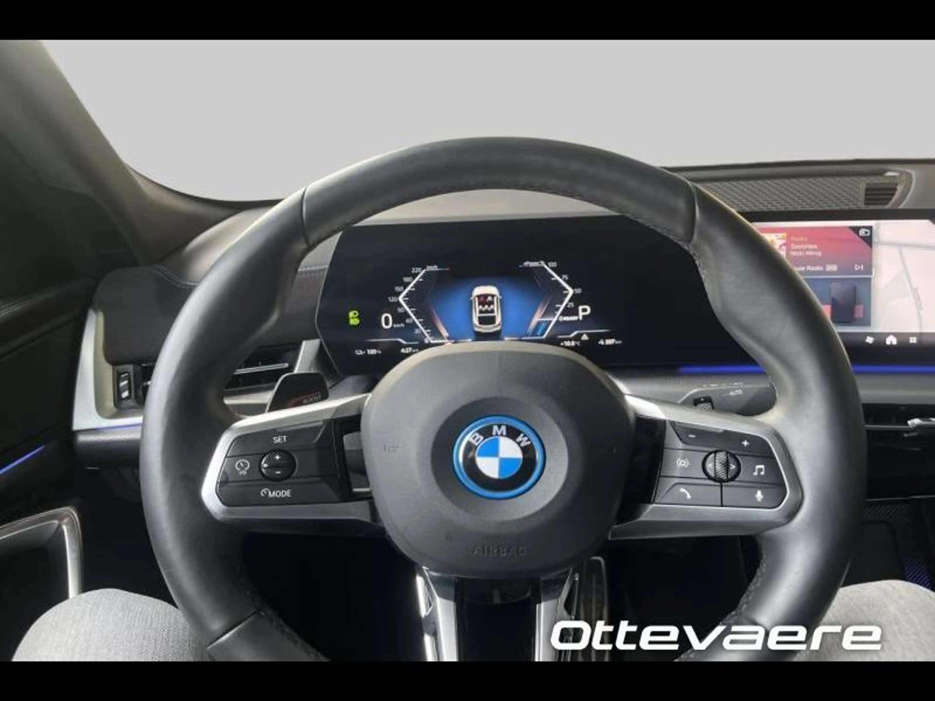 BMW iX2 eDrive20 M Sportpack — photo 9