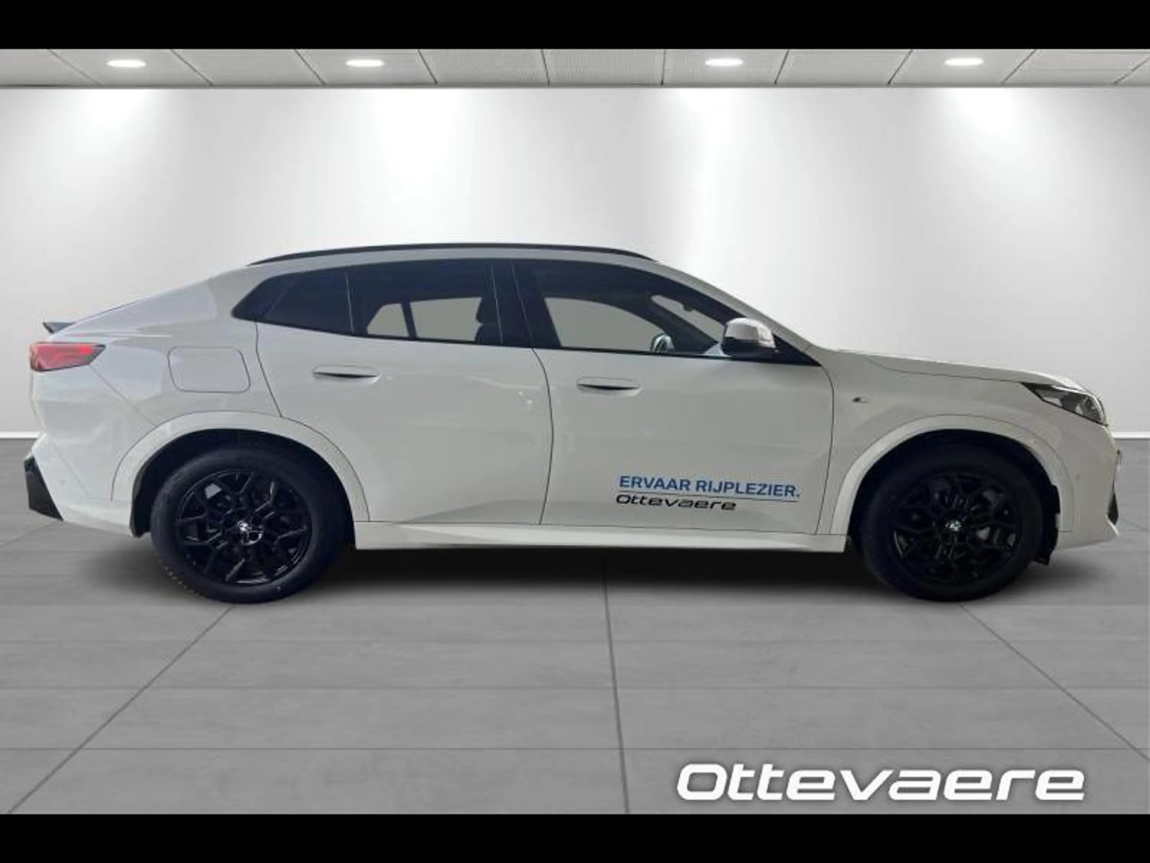BMW iX2 eDrive20 M Sportpack — photo 3