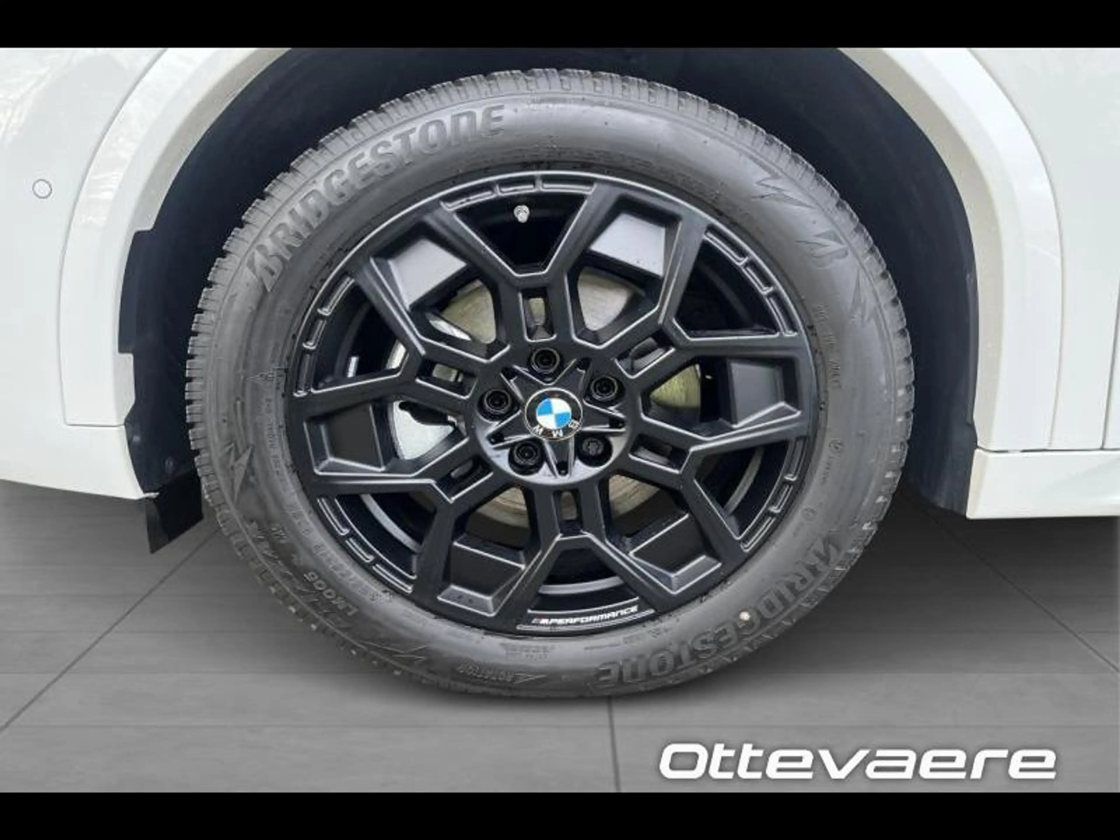 BMW iX2 eDrive20 M Sportpack — photo 8
