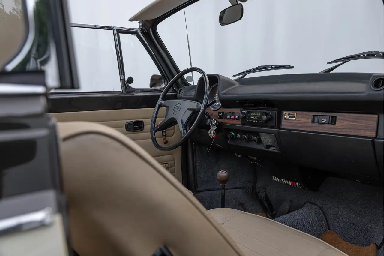 Volkswagen Kever Cabriolet 1303 LS, foto 3