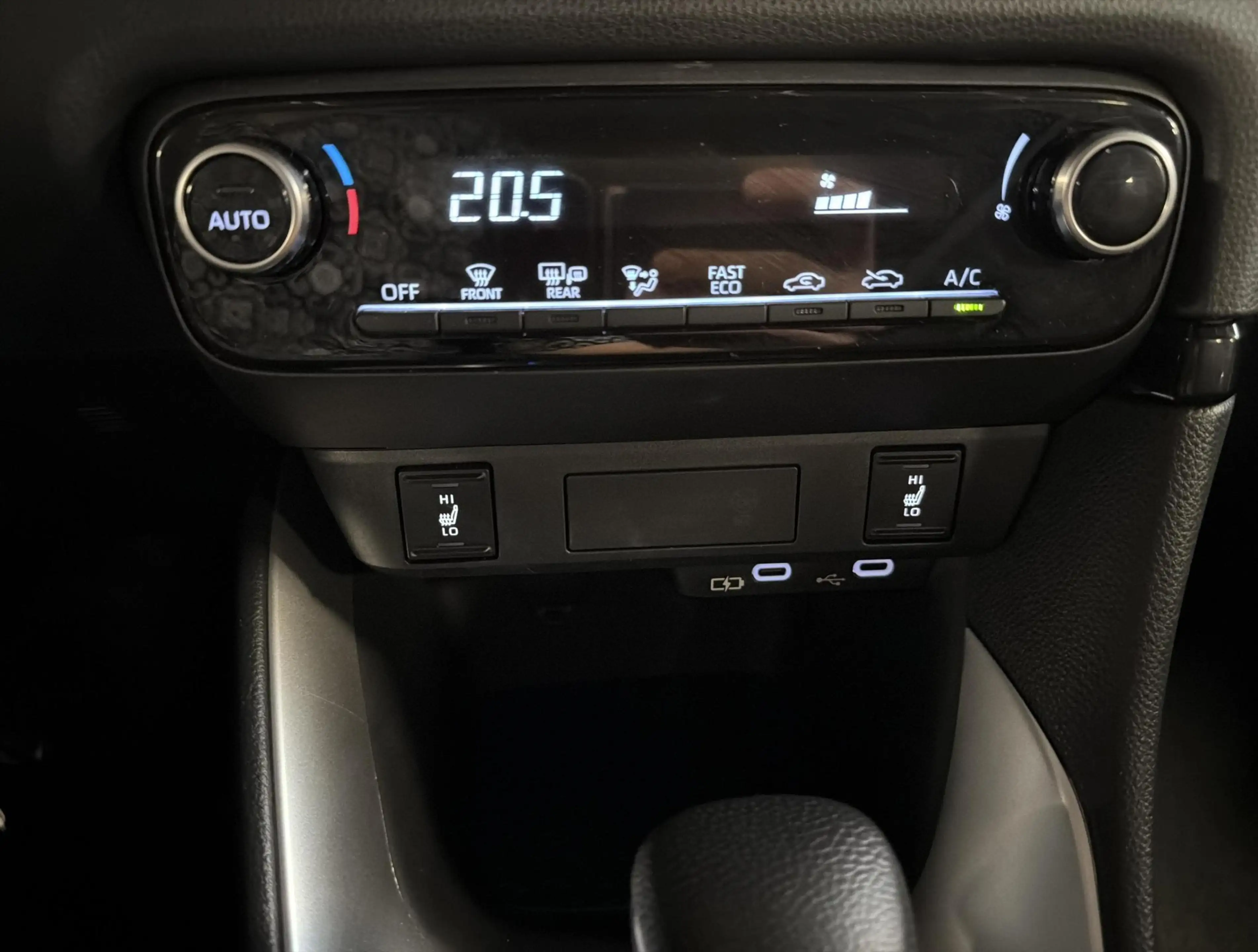 Mazda 2 Hybrid 1.5 Centre-line — photo 14