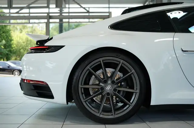 Porsche 911 view 15