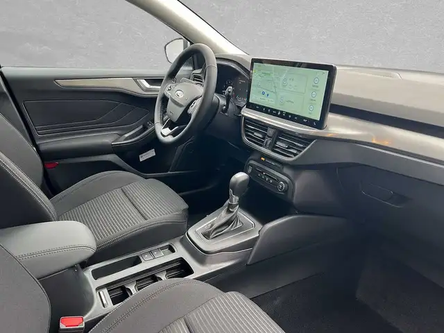 Ford Focus view 3