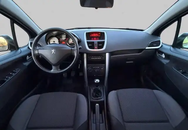 Peugeot 207 view 8
